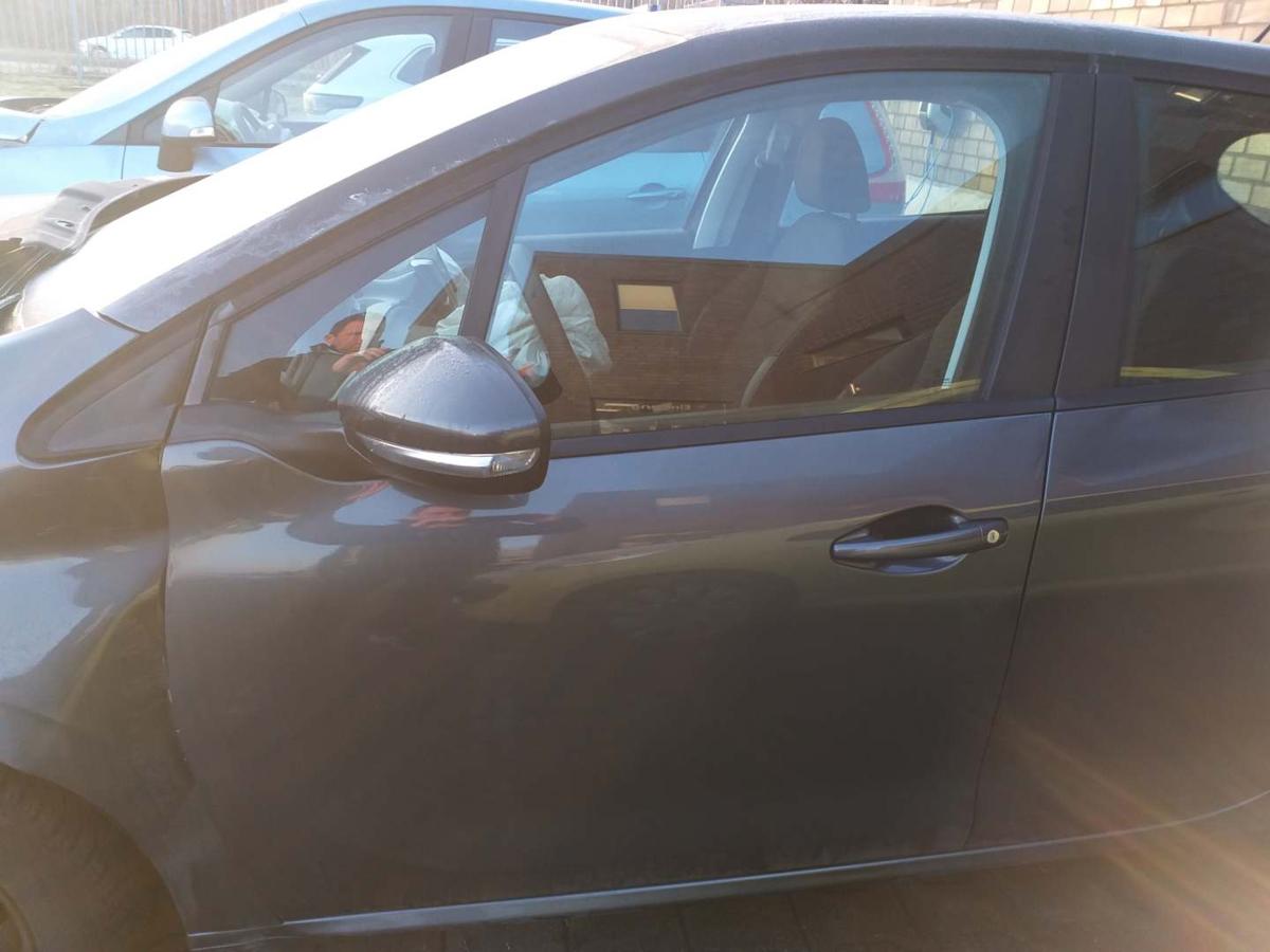 Peugeot 208 original T&uuml;r vorn links KTP Grau Shark 5-T&uuml;rer Rohbau Bj.2015